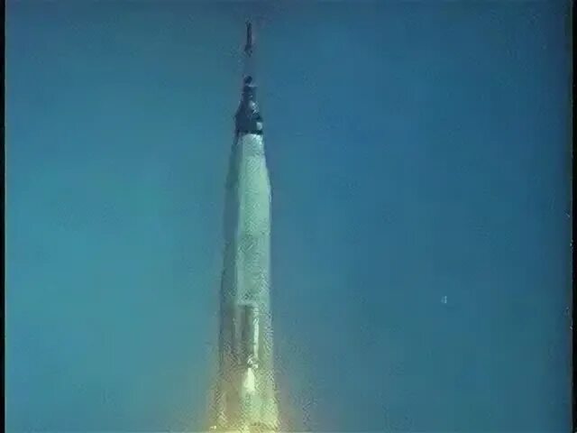Первый полет в ракете. Полет ракеты. взлет ракеты.