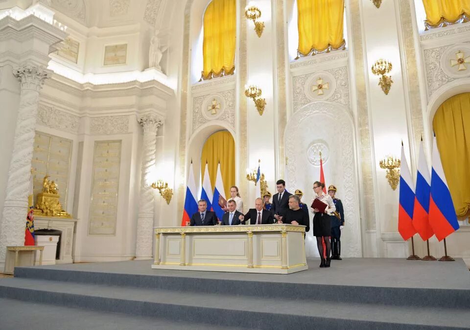 В каком году россия получила крым. Подписание о присоединении Крыма. Церемония присоединения Крыма в Кремле.