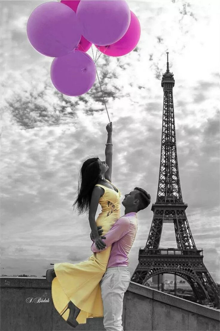 Я помню как ты мечтала о париже. Влюбленные в Париже. Париж любовь. Париж романтика. Пара с воздушными шариками.