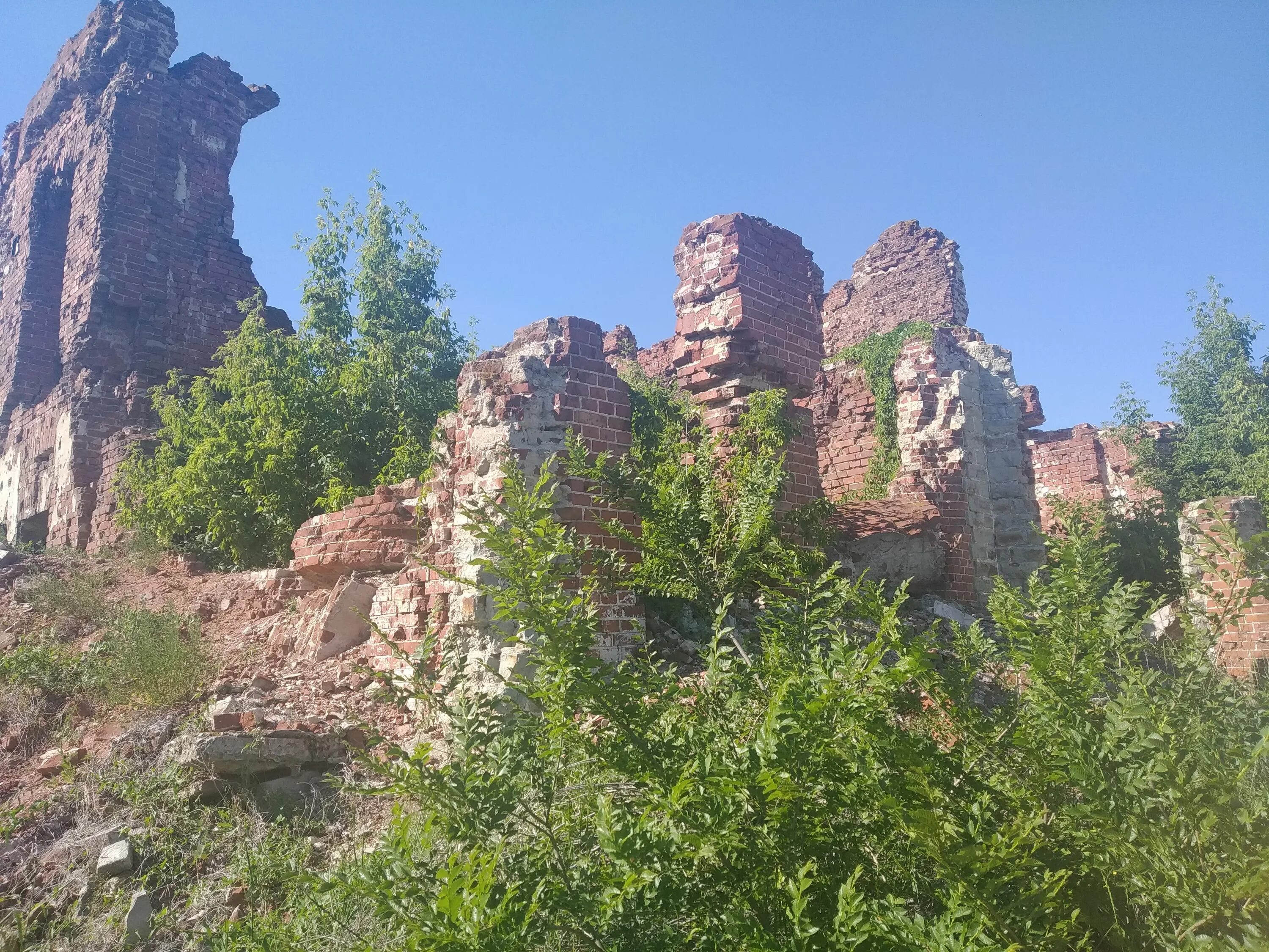 Гора шапка кисловодск. Царицына гора. Гора ермак колпаки. Царицына гора тосненский район. Царицына гора.