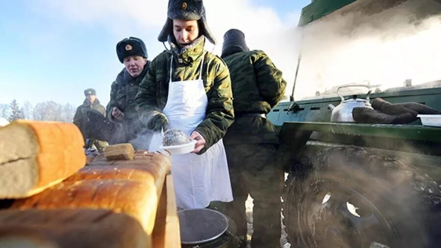 Армейских условиях. Тыл вс РФ Полевая кухня. Питание военных в полевых условиях. Тыловое обеспечение армии. Продовольственное обеспечение военнослужащих.