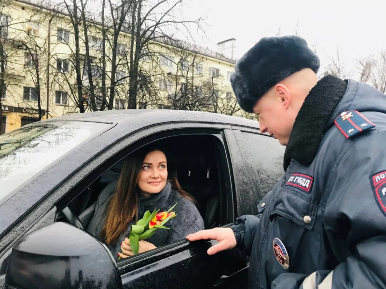 Цветочный патруль ДПС Великий Новгород. Цветочный патруль ГИБДД Великий Новгород. ДПС Великий Новгород. Полиция Великий Новгород. Сайт гибдд великий новгород