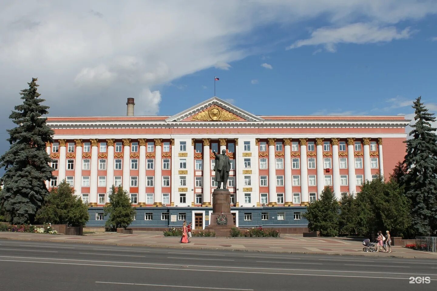 Здание правительства Курской области. Курск областная администрация. Администрация города Курска. Здание правительства Курска. Телефон администрации курска