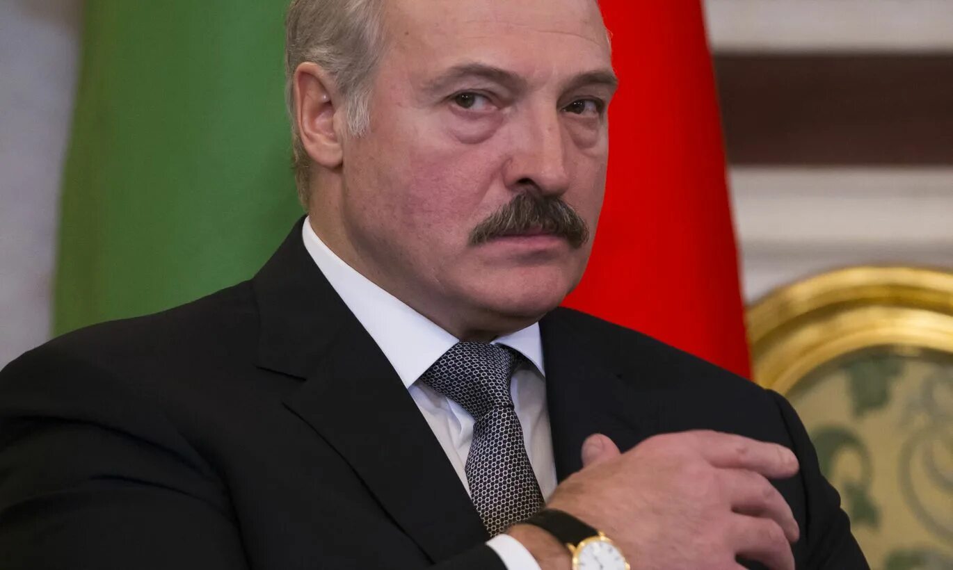 А почему лукашенко. Лукашенко портрет. портрет президента белоруссии лукашенко.