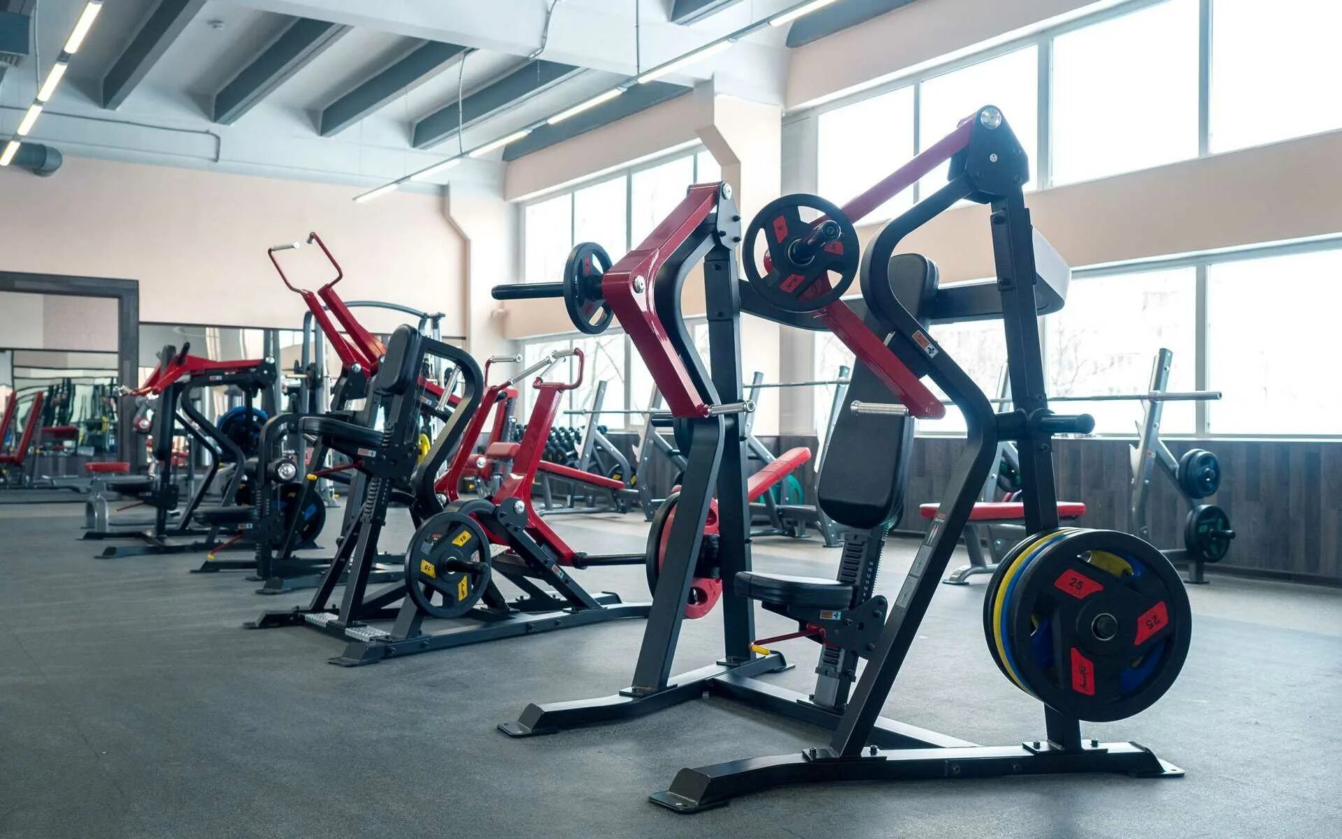 Академия тела растопчина. Большой тренажерный зал караганда 1000 кв. Зал юфс джим. Старый спортзал. Фитнес клуб winner печатники.