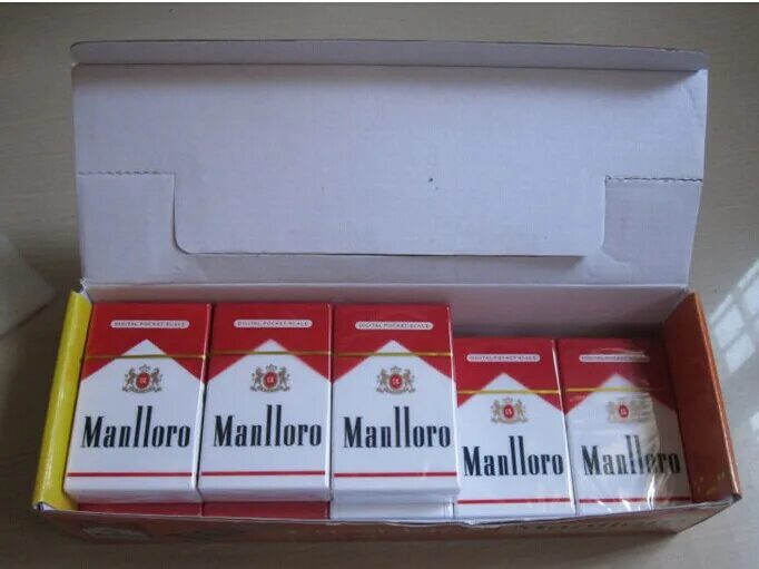 Блок сигарет Мальборо. Сигареты Marlboro маленькие пачки. Маленькая пачка сигарет. Советские Мальборо.