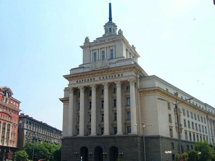 Партийный дом софия. Народное собрание болгарии. Eisenhüttenstadt в германии. Ларго софия болгария. Варшава здание цк порп.