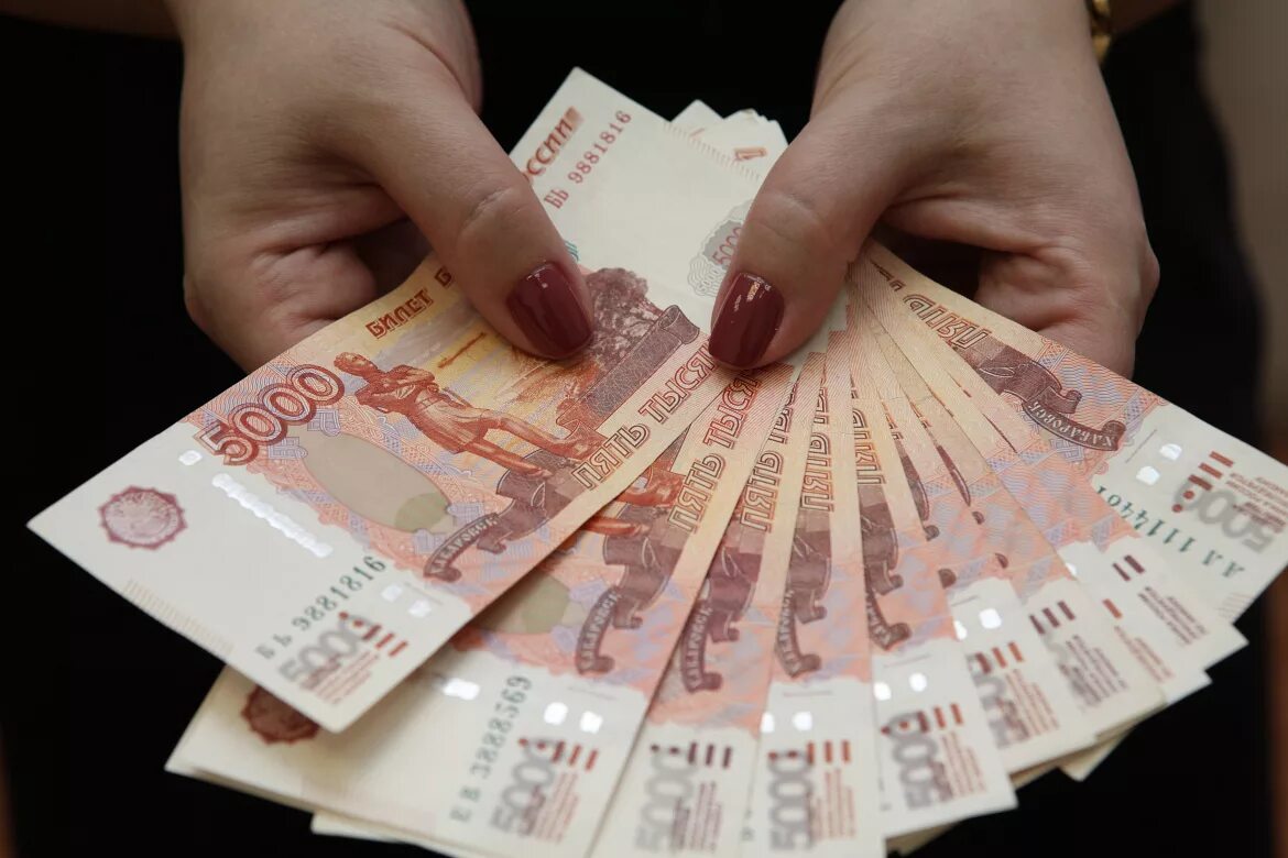 Шестьсот тысяч руб. Задолжал 25 миллионов. Деньги рубли. 600 тысяч рублей фото. 400 тысяч рублей.