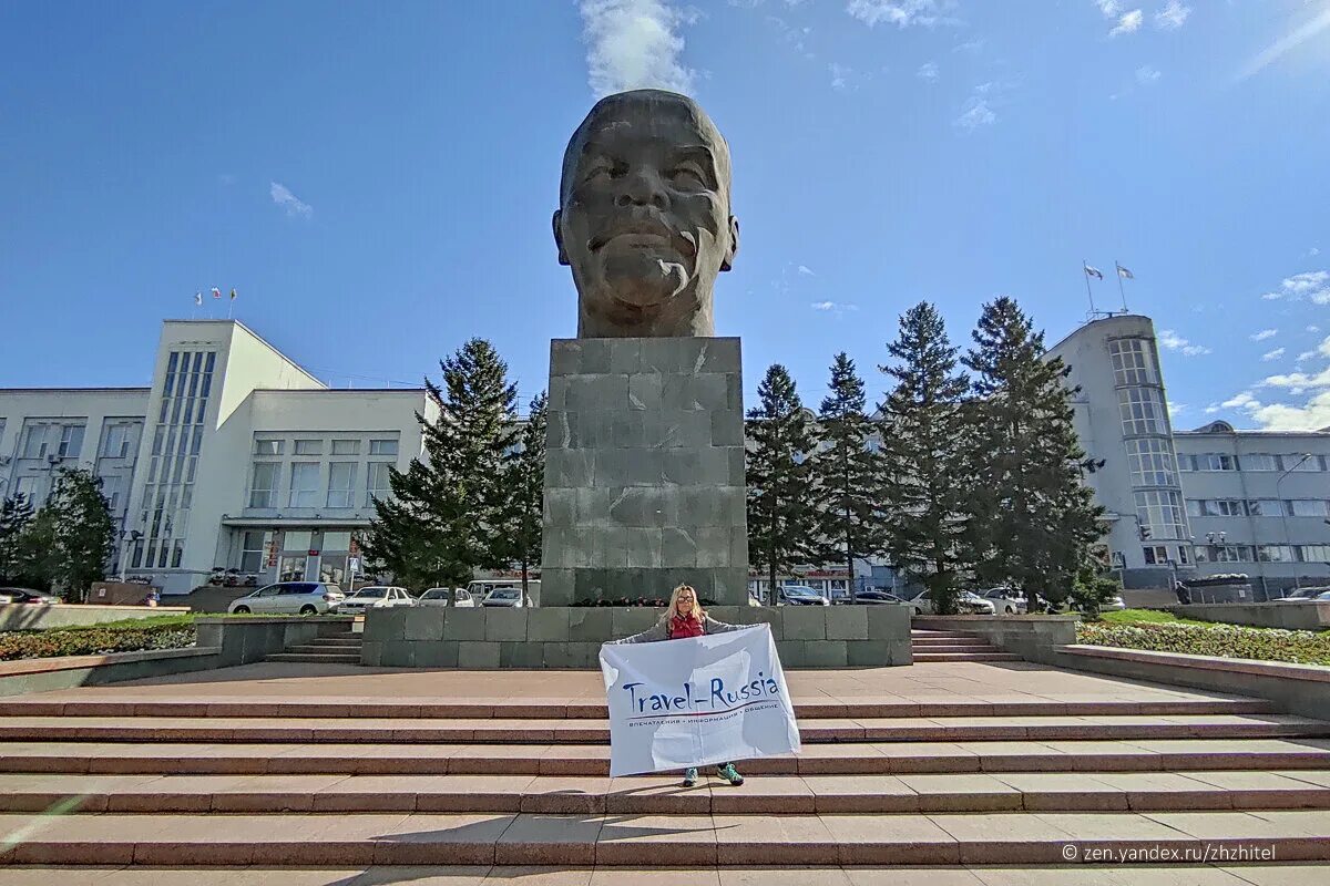 Ленин в улан. Голова Ленина в Улан-Удэ. Большая голова Ленина в Улан Удэ. Памятник Ленину (Улан-Удэ). Голова Ленина Улан Удэ 1973.