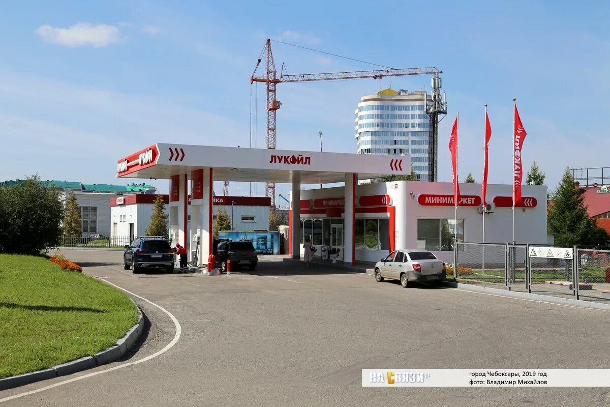 Лукойл стелы азс стеллы. Lukoil ext. Заправочная станция лукойл. Lukoil ext. Азс чуйский тракт.