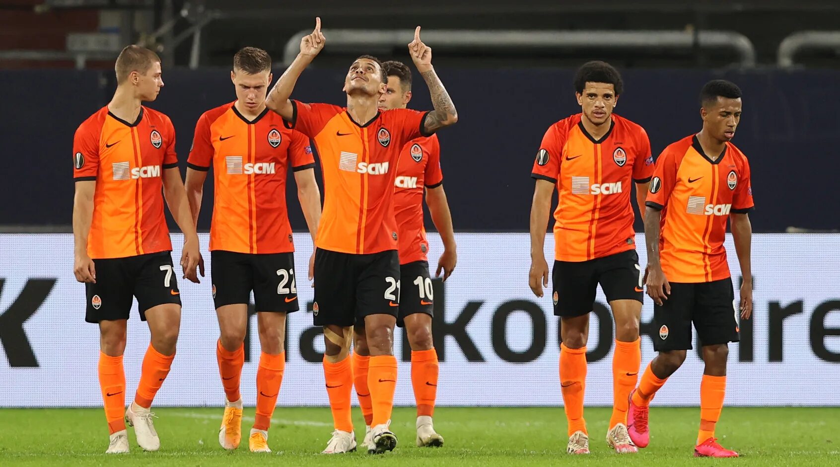 Уефа шахтер. Шахтёр футбольный клуб. shakhtar donetsk. fc shakhtar donetsk. шахтер команда футбол.
