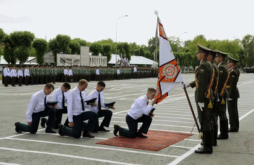 Высшее военное инженерное училище. Тюменский институт инженерных войск. Тюменское инженерное военное училище. Военная Академия ТВВИКУ В Тюмени. ТВВИКУ инженерные войска.