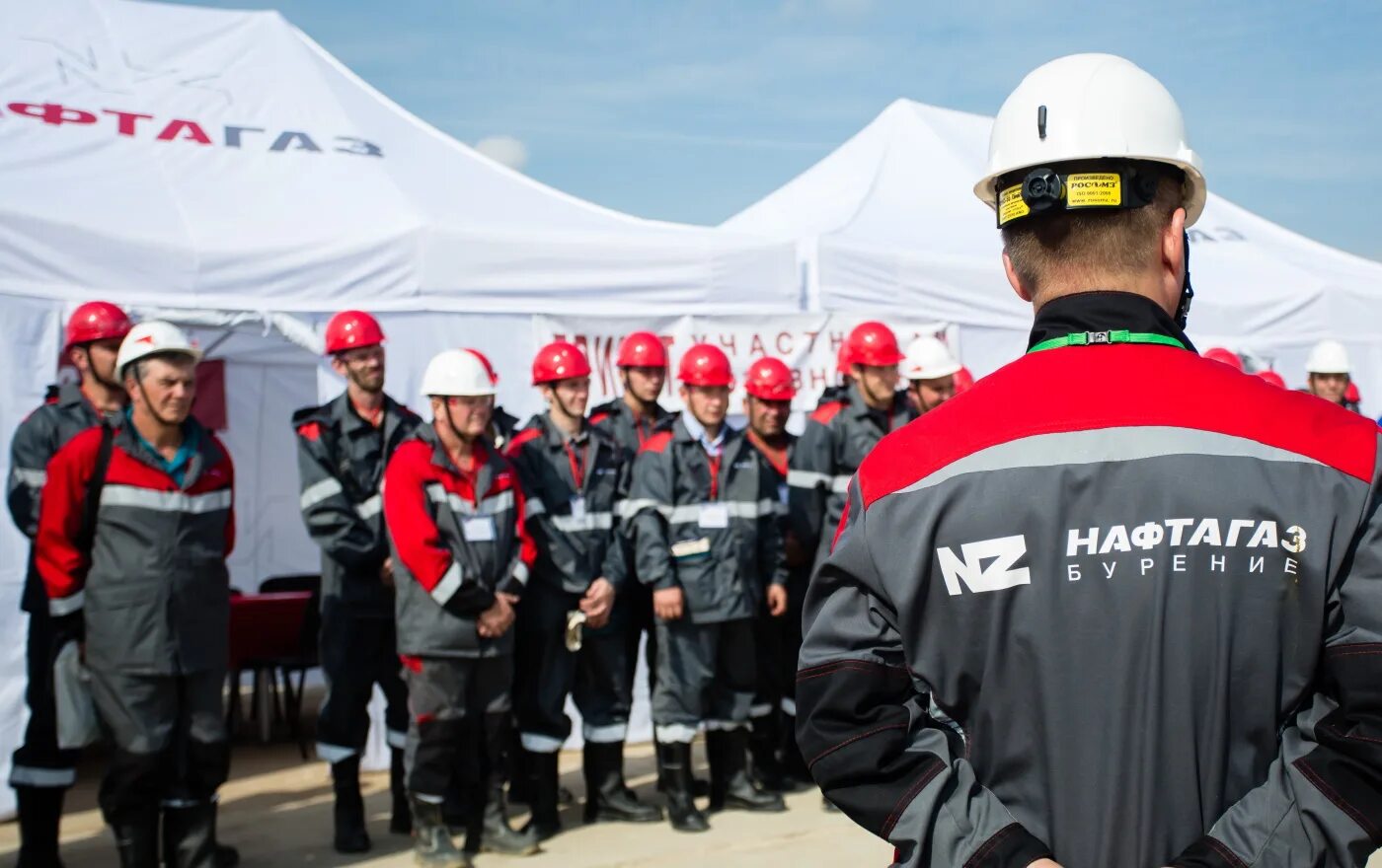 Нафтогаз ноябрьск. Нафтогаз украины. Нг бурение. Нафтогаз фото. Нафтагаз-бурение нефтегаз.