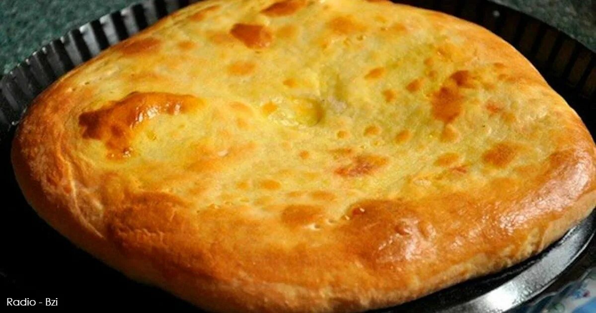 Печеная лепешка. Осетинские хачапури. турецкий хачапури. лепешка с картофелем и сыром. лепешки с картошкой и сыром в духовке.