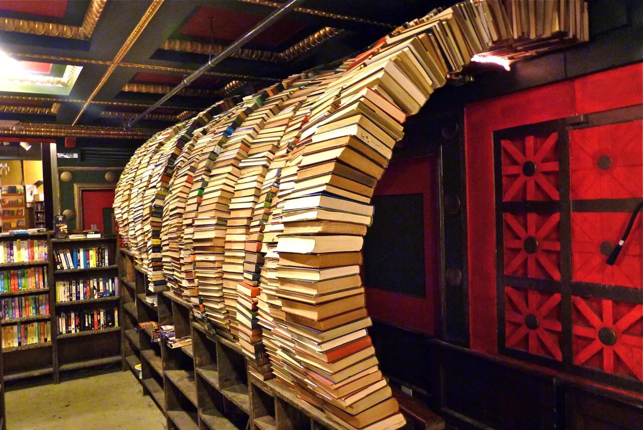 The last bookstore, Лос-Анджелес. The last bookstore в Лос-Анджелесе, США. Креативные библиотеки.