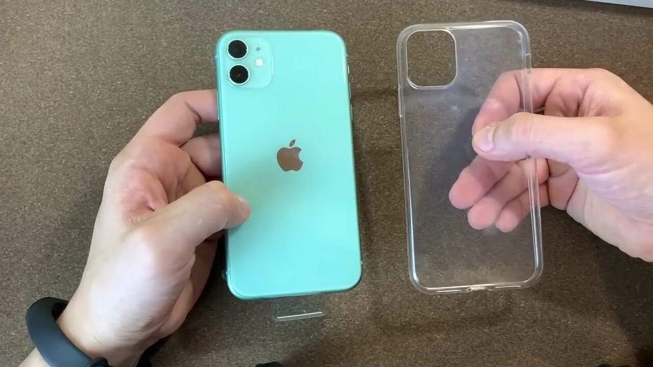 Айфон 15 про луганск. Iphone 11 распаковка. iphone 11 pro распаковка. распаковка айфон 11 фиолетовый. айфон 11 зелёный распаков.