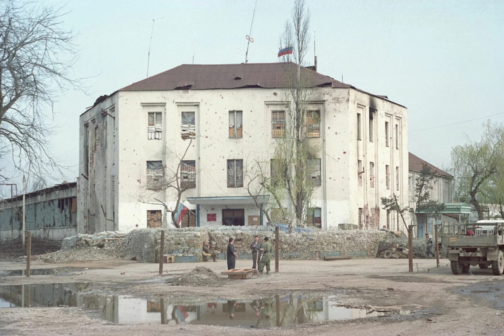 Грозный 2000 год заводской район. 2002 Г ОВД по заводскому району г Грозный. Заводский район Грозного. Грозный 2001. Гни старые