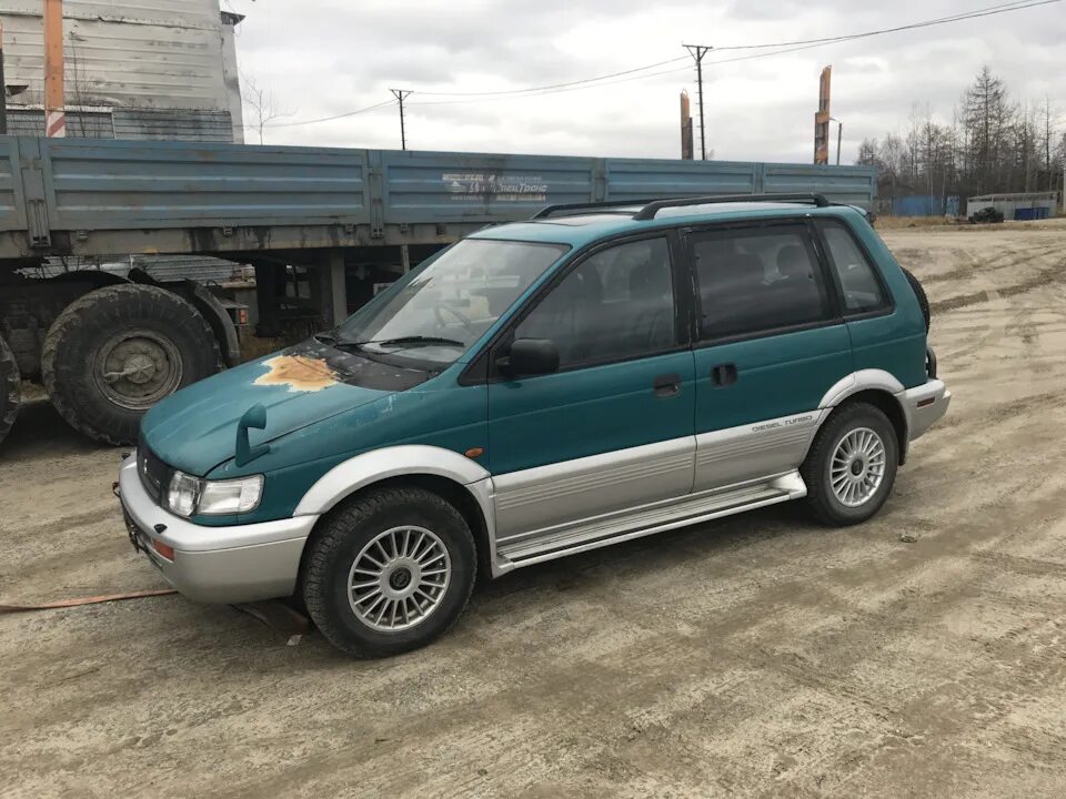 Митсубиси раннер купить. Mitsubishi Space Runner 1994. Mitsubishi Space Runner 1.8. RVR Mitsubishi Space Runner. Мицубиси Спейс раннер 1994.