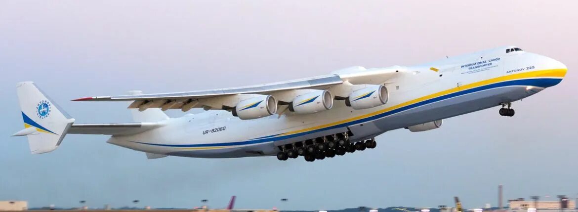 Ан-225 мрия кабина. Мрия ан-225 буран. Мрия и а380. Ан-225 мрия кабина. Мрия сравнения.