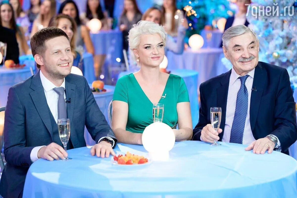 Участники голубого огонька 2023. Сюткин голубой огонек 2022. Ведущая голубого огонька 2023 с басковым. Голубой огонек 2023 королева наташа. Новогодний голбой огонёк 2023.