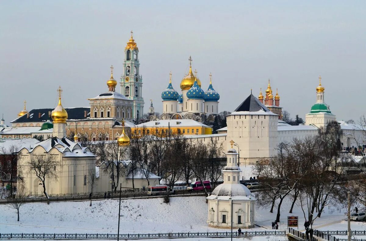 Лавра сергиев посад зимой. Куда поехать на день из москвы зимой. Куда поехать на день из москвы зимой. Кремль йошкар ола зимой. Куда поехать на день из москвы зимой.