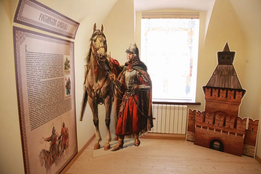 Музей куликовской битвы доспехи. Богатыри в. Васнецов картины в третьяковской галерее. Краеведческий музей рязань. Картина богатыри васнецова в третьяковской галерее.