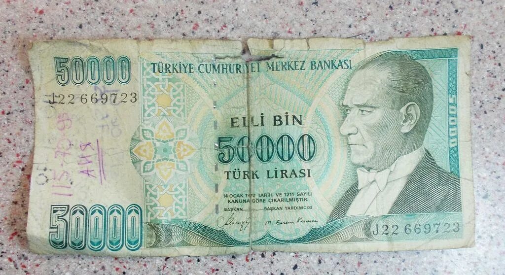 50000 Лир Турция. 50000 Турецких лир купюра. 50000 Турецких лир банкнота. Купюра 50000 лир Турция.