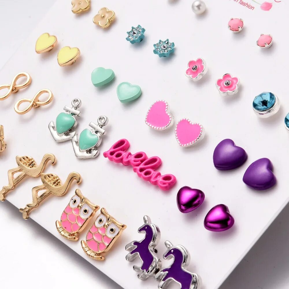 набор сережек для детей. набор сережек для детей. красивые сережки для детей. серьги типа гвоздиков. набор сережек.