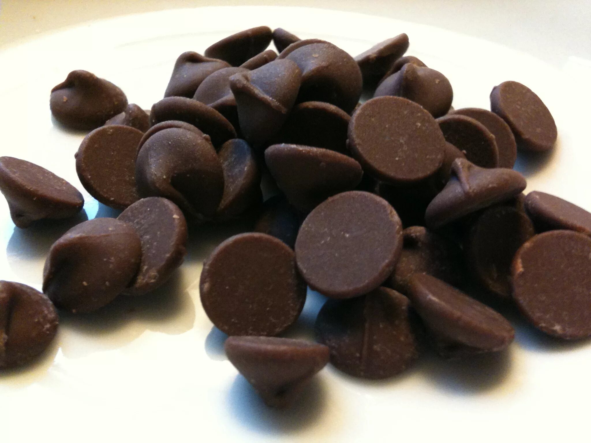 Рецепты с шоколадными каплями. Шоколадные чипсы Букурия. Belgian Chocolate Chips. Шоколадные чипсы Chocolate Chips. Чипсы шоколадные IRCA.
