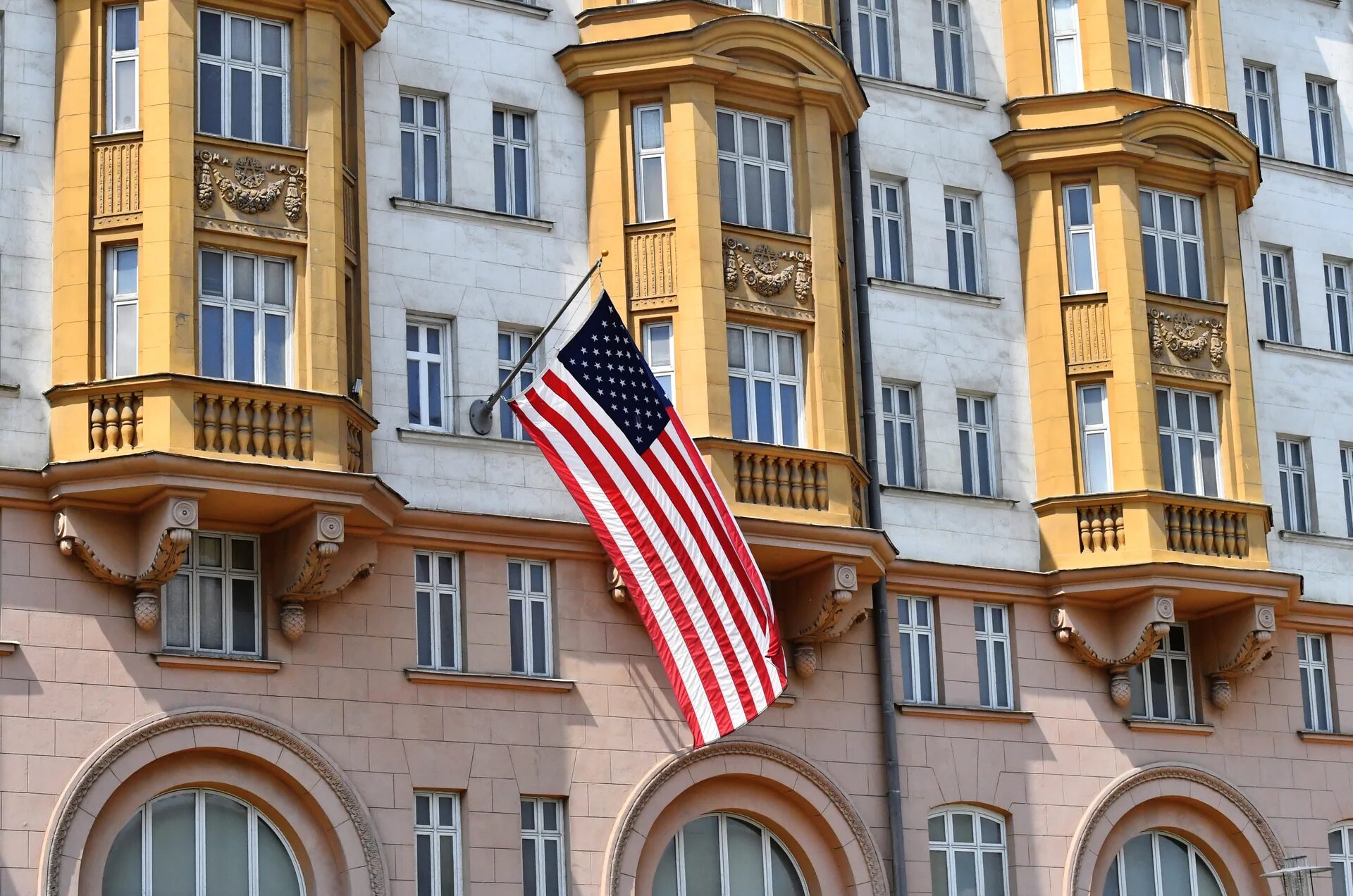 Посольство Соединенных Штатов Америки, Москва. Американское посольство в Москве. Здание посольства США. Посольство России в США.
