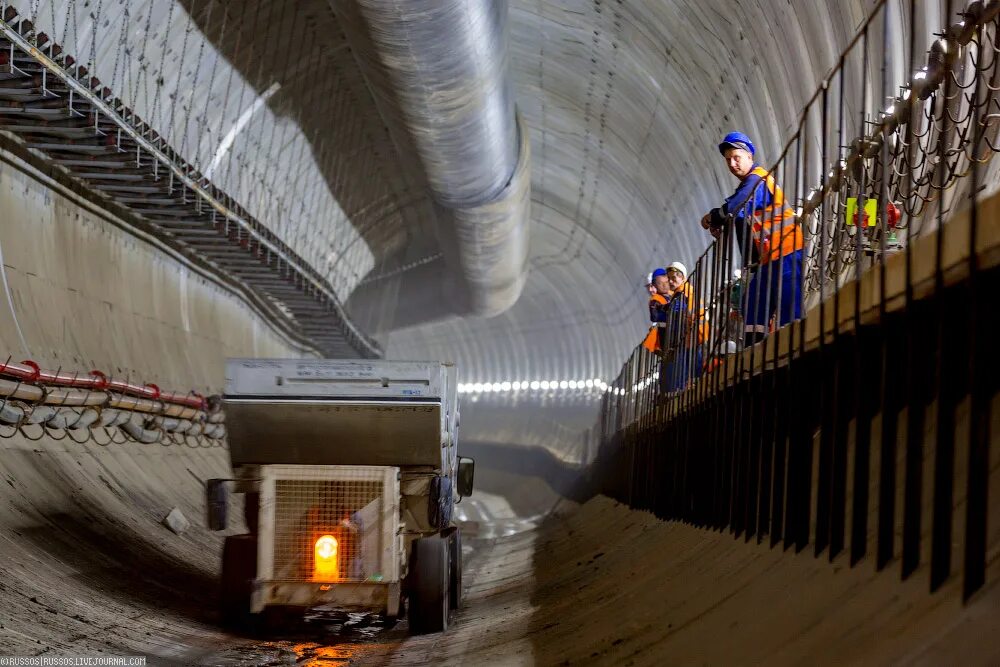 Рабочие прокладывают тоннель 500 3 10. Проходческий щит Метрострой. Щит ТПМК проходческий. Тоннель УСК мост. Тоннель 2001 проходка.