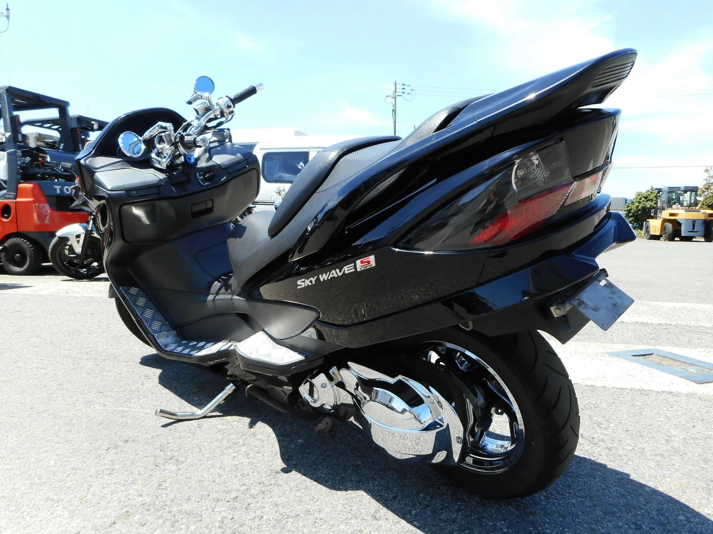 Suzuki Skywave 250. Suzuki Burgman 250. Макси скутер Suzuki Skywave 250. Suzuki Burgman 250 максискутер. Макси скутер 250