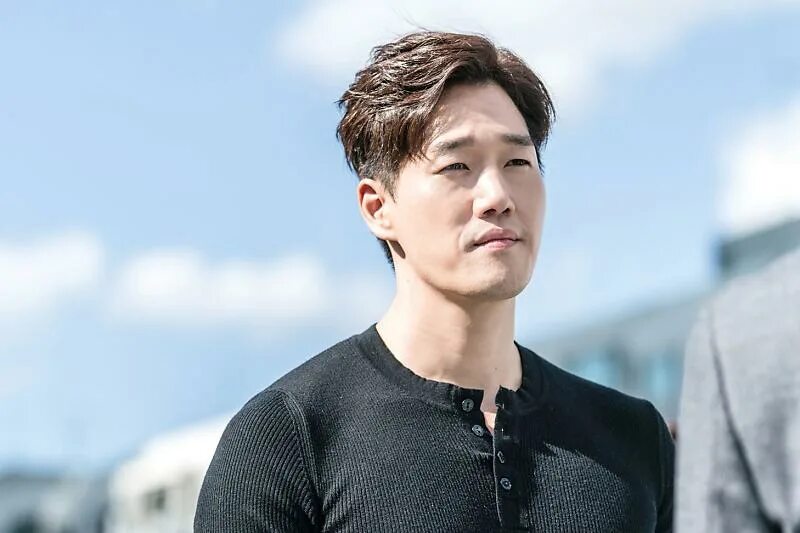 мэд дог дорама. кореец парень с книгами. бешеный пёс дорама. бешеные псы | бешеный пес дорама (2017). у до-хван.