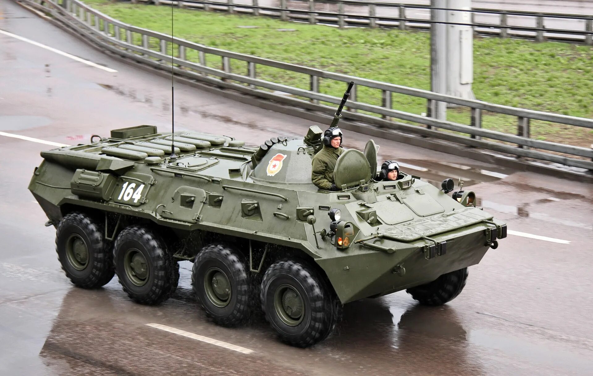 Как выглядит бтр. Бтр-80 бронетранспортёр. бтр-80 газ-5903. танк бтр 80. бтр 80 россия.