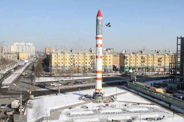 Ракета красноярск. Аэрокосмический университет решетнева. Ракета возле сибгау красноярск. Ракета возле сибгау красноярск. Космос-3м ракета-носитель.
