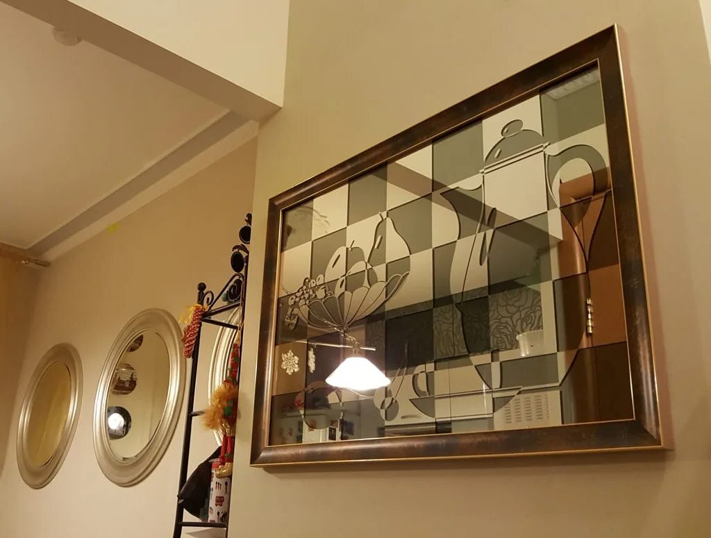 керама марацци зеркальная плитка с фацетом. монтаж зеркала на стену. изготовление и установка зеркал. зеркальные конструкции. зеркальная плитка в интерьере.