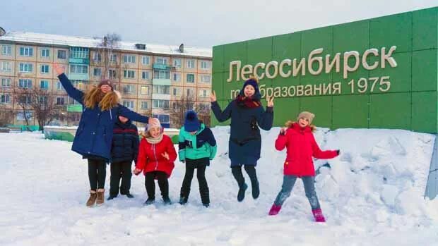 Погода лесосибирск сейчас. Лесосибирск люди. Известные люди Лесосибирск. Погода в Лесосибирске. Лесосибирск фото набережная.