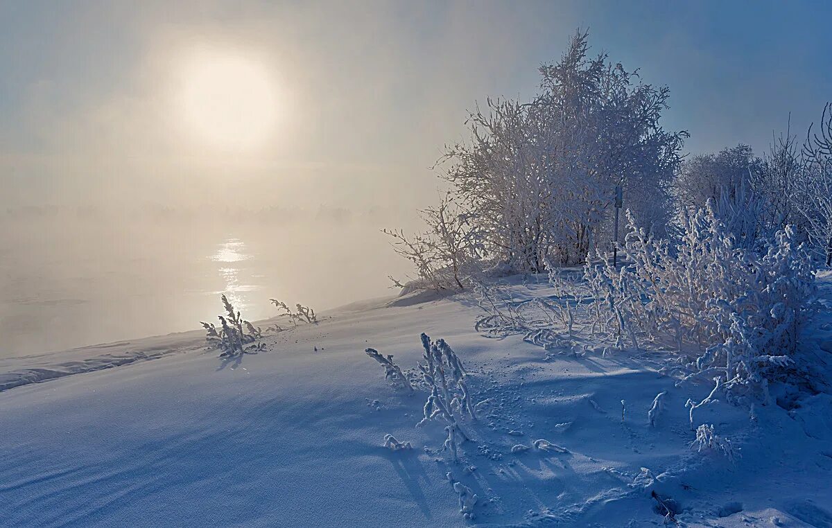 весна солнце. закат солнца зимой. солнце зимой. ясная заря зимой. тусклое зимнее солнце.
