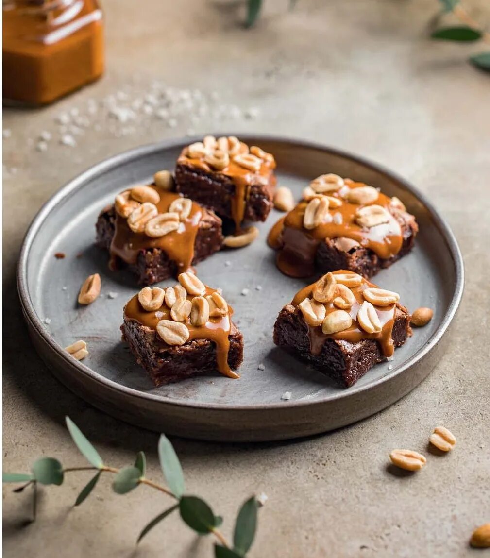 Карамель для украшения. Застывающая карамель. Брауни магия. Карамель затвердевает. Карамель затвердевает.