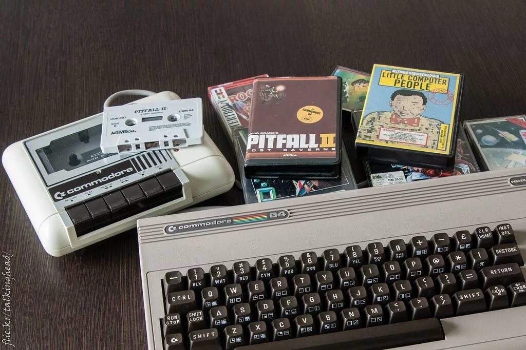 64 битные компьютеры. 2 битный компьютер. Commodore 64. 16 гб оперативной памяти windows 7. Ноутбук пиксель арт.