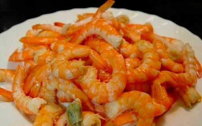 Салат с креветками и апельсином. Салат с тигровыми креветками и апельсином. Салат с креветками авокадо и апельсином. Авокадо руккола апельсин. Креветки с апельсином.