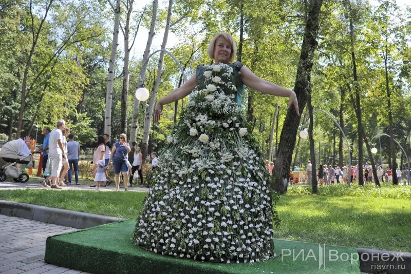 Город сад директор. Фестиваль город сад Воронеж. Город сад Воронеж 2018. Парк Динамо Воронеж город сад. Цветочный фестиваль в Воронеже.