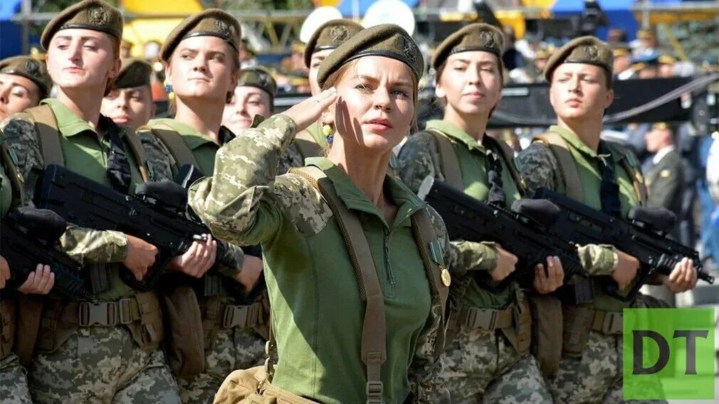 Женщины военнослужащие. Женщины в армии Украины. Девушки в украинской армии. Украинские женщины военные.
