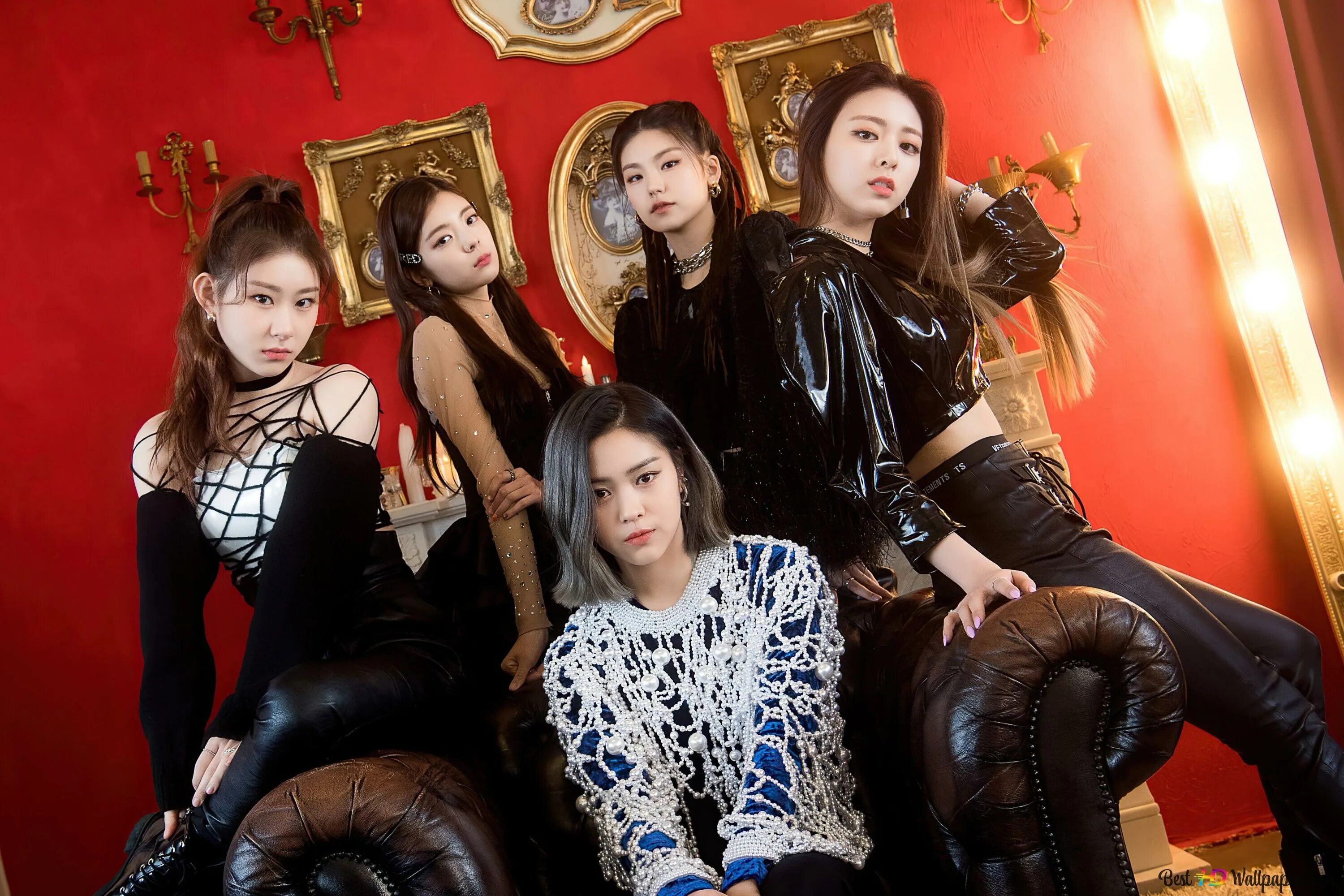 Itzy weapon. Kpop группа itzy. группа itzy участницы. itzy участницы 2025.