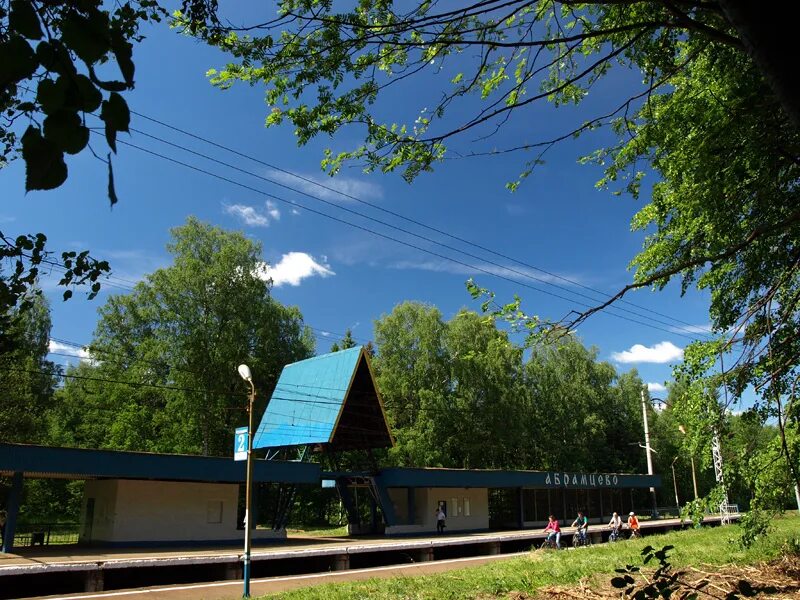 Станция хотьково платформа. Жд станция абрамцево. Станция абрамцево. Абрамцево станция хотьково. Жд станция абрамцево.