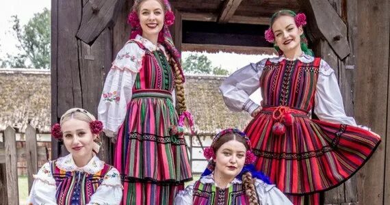 Tulia nothing else. Патриция новицкая tulia. Группа tulia. Metallica - nothing else matters обложка. Контрабас сайкобилли.