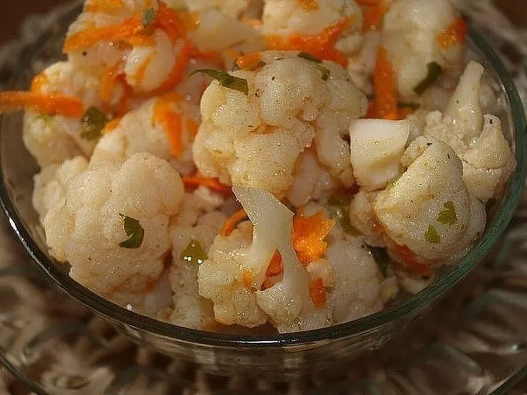 Маринованная цветная капуста. Вкусное блюдо из цветной капусты. Заготовки на зиму салаты. Маринованная цветная капуста. Консервирование цветной капусты.