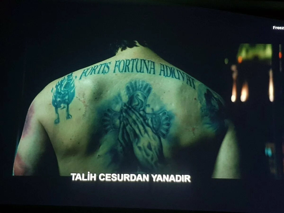 джон уик татуировка на спине. тату джона уика на спине. Fortes fortuna adjuvat джон уик. джон уик татуировки. тату джона уика.