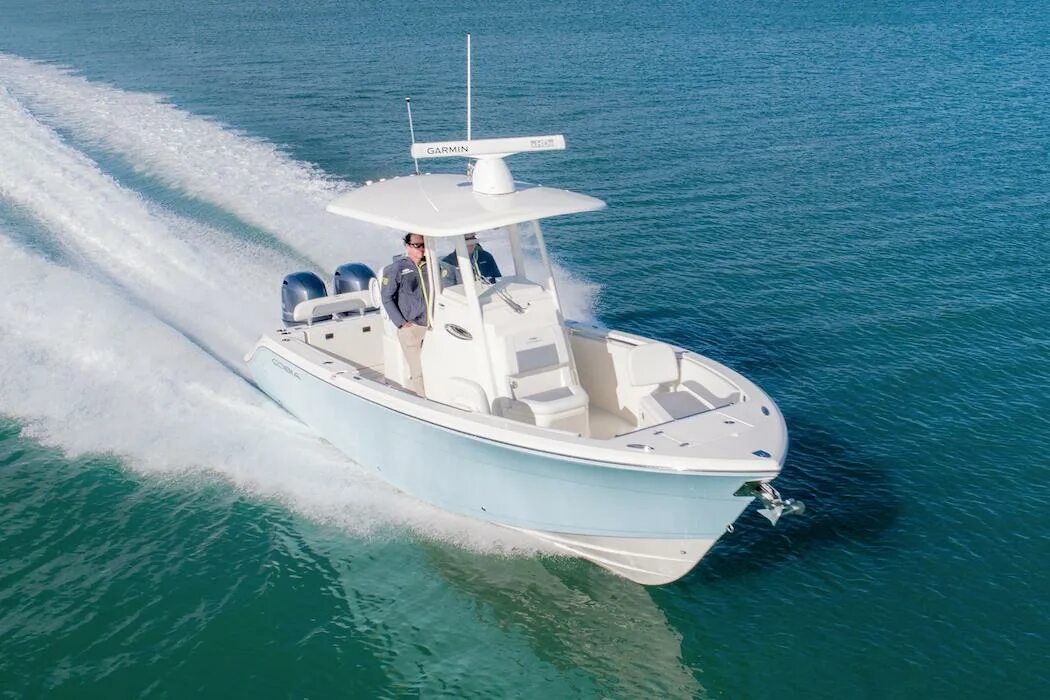 The best boats. The best boats. Катер с двумя моторами. The best boats. Моторная лодка в море.