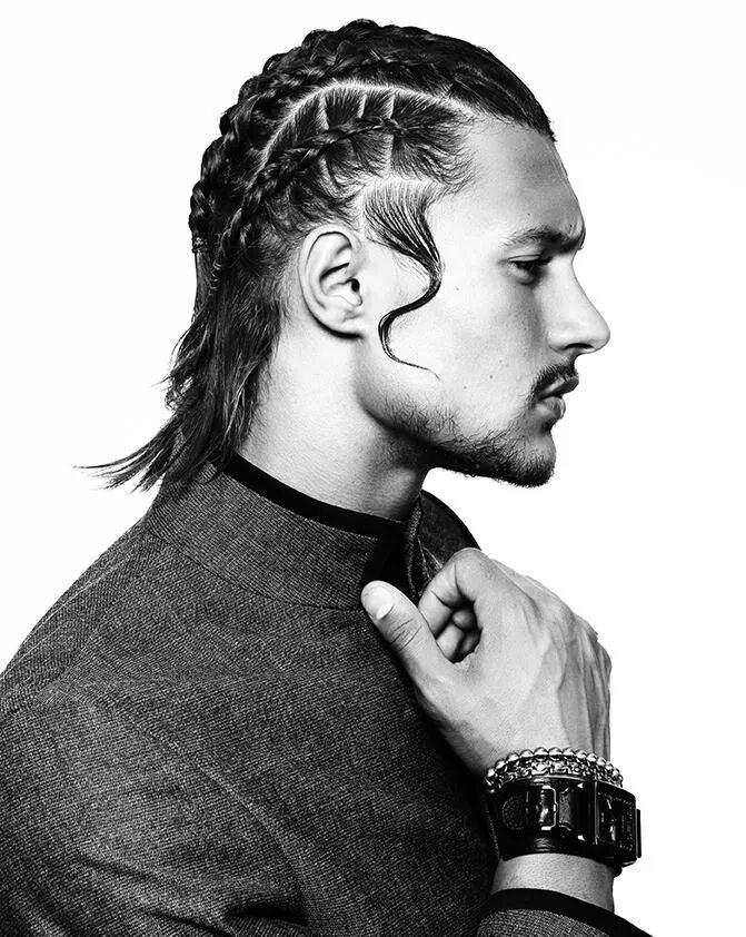 Маллет помпадур. Андеркат гранж. Nils kuiper verberne и его парень. Модные мужские стрижки с косичкой. Мужские касичкина длинные волосы.